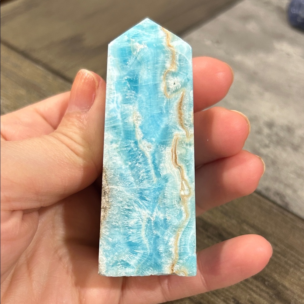 Caribbean calcite / Blue Aragonite crystal Obelisk - resembles the ocean - Picture 6 of 9